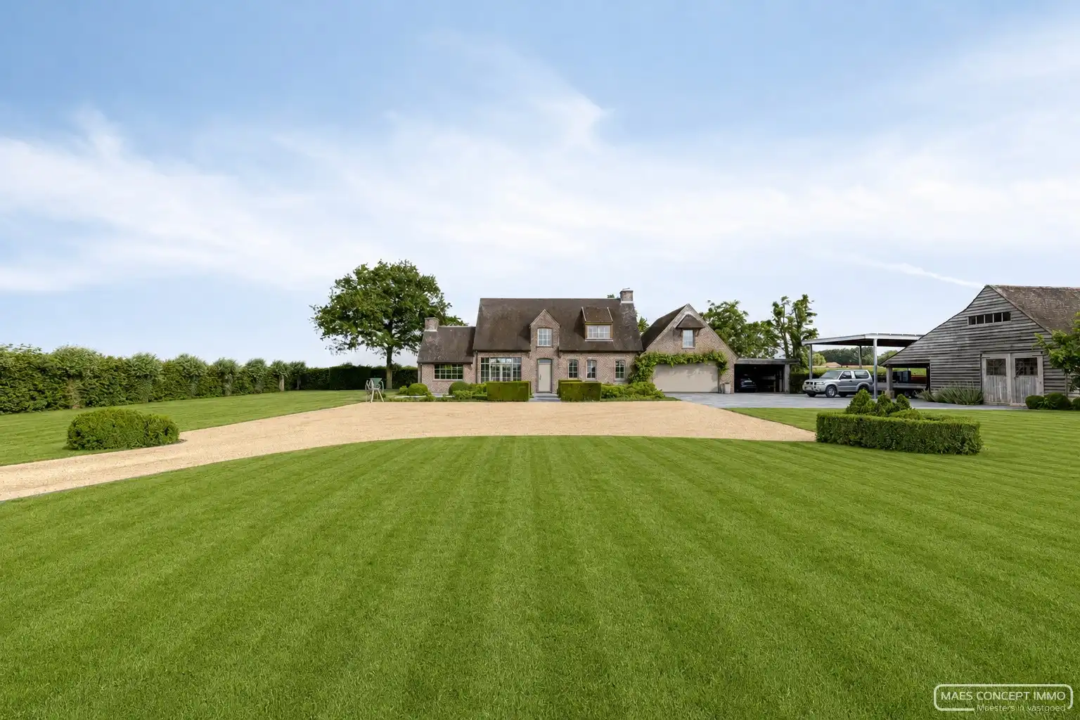 Uitzonderlijk gelegen villa met polyvalent bijgebouw op 3500 m², omringd door groen en landerijen foto 2