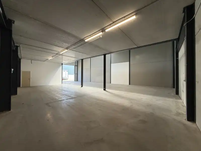 Magazijn van 288 m² +  mezzanine 160 m² en 2 parkeerplaatsen + buitenopslag foto 9