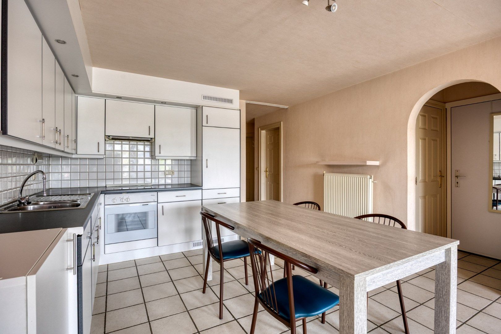 Goed onderhouden appartement met 2 slpks en garage in het centrum van Mol ! foto 7