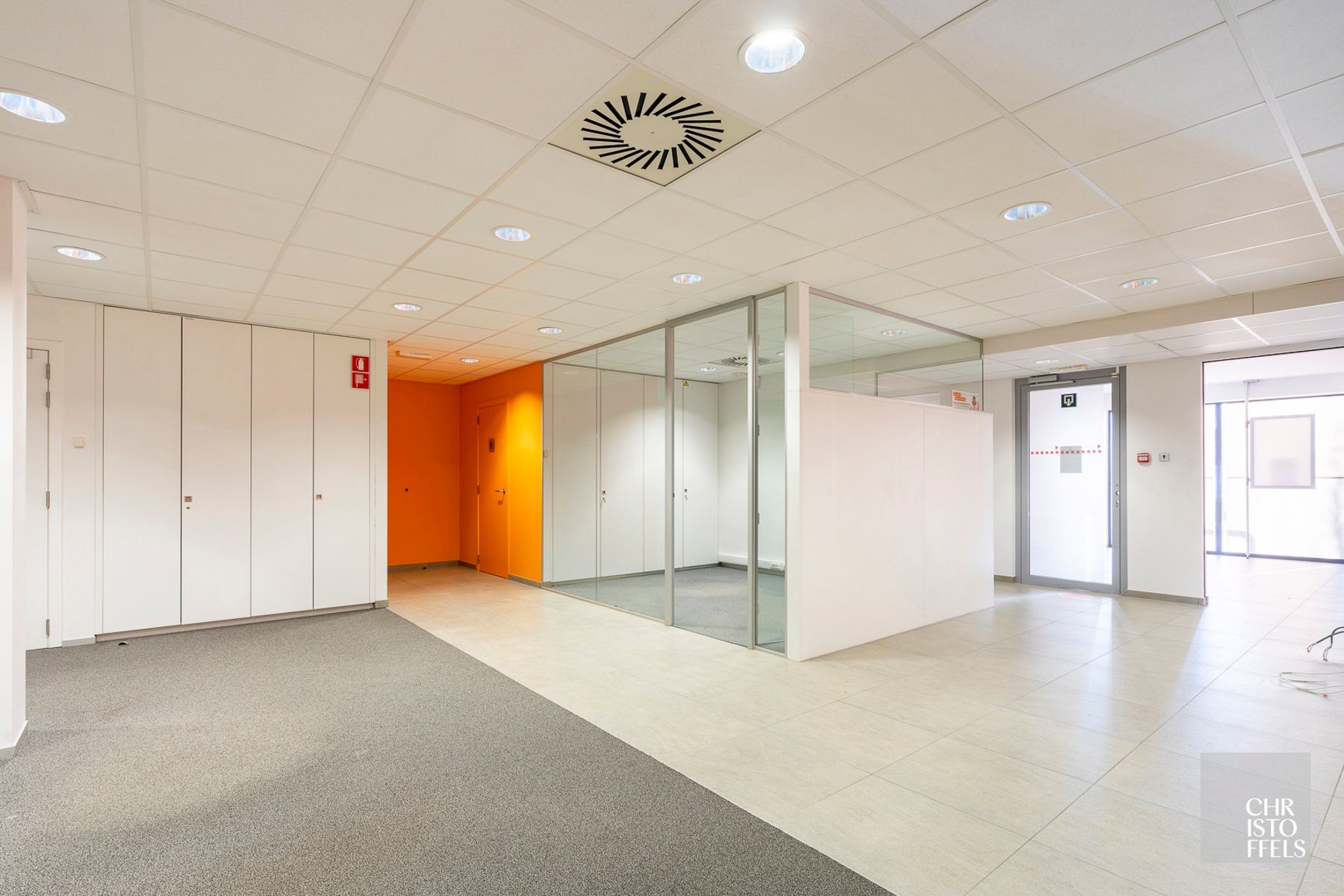 Commerciële ruimte (271m²) mét parkeergelegenheid op een strategische locatie in Lanaken! foto 7