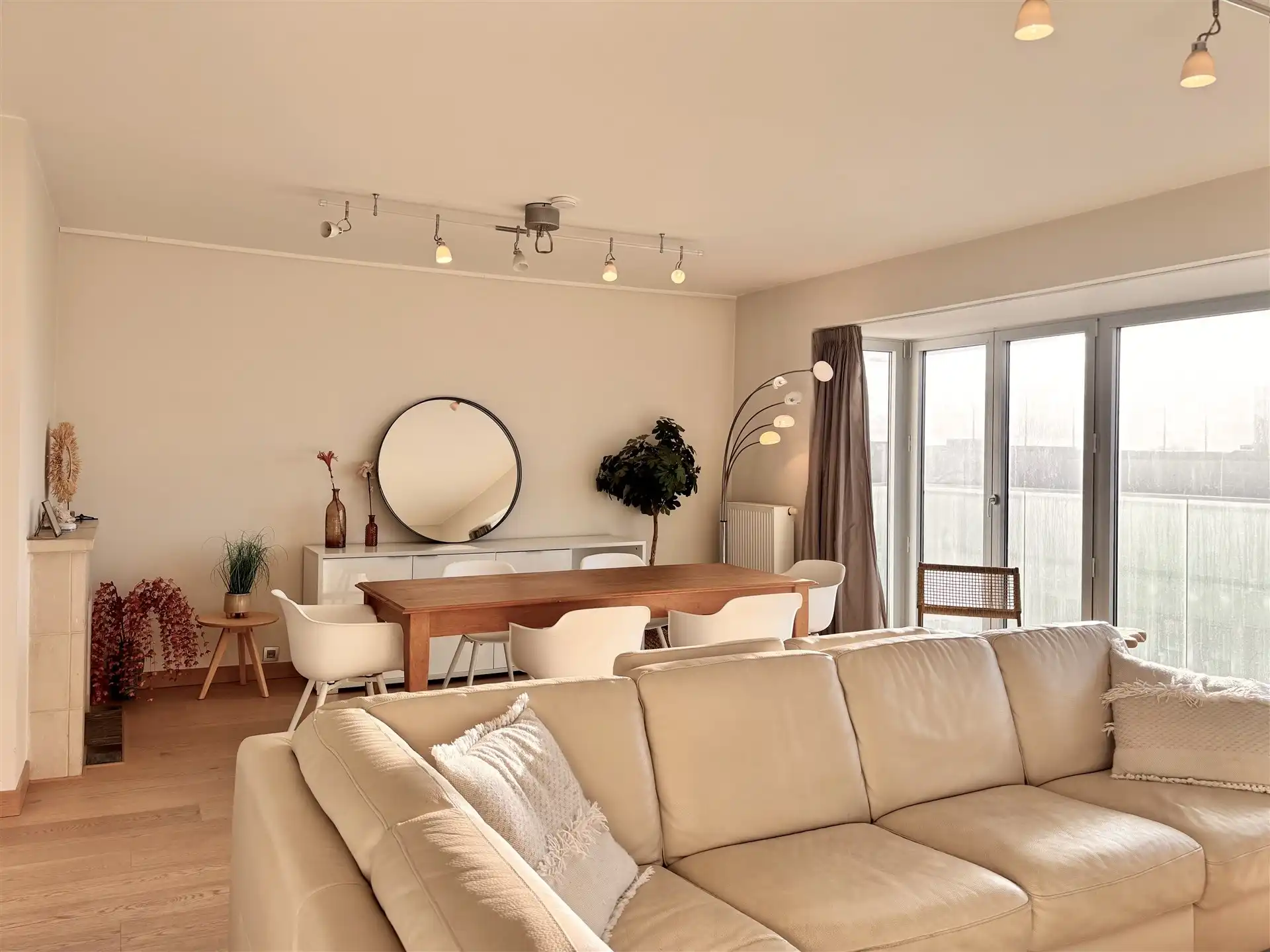 Lichtrijk appartement met zeezicht foto 23