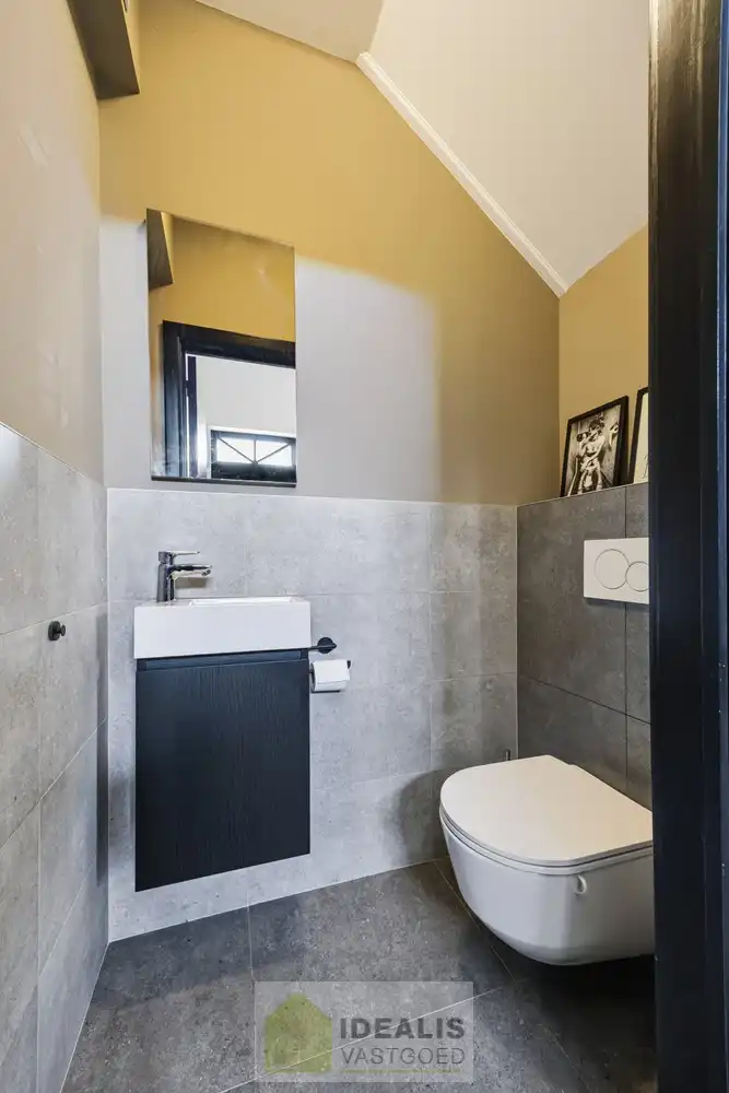 IDEALIS VASTGOED – EEN AANGENAME VRIJSTAANDE WONING MET EEN NIEUWE KEUKEN EN BADKAMER, EEN HEERLIJK RUIME WOONKAMER MET SPEKSTEENKACHEL, EEN EXTRA RUIME VERANDA (VOLLEDIG AF TE SLUITEN MET GLAZEN PUIEN), 3 SLAAPKAMERS, EEN EXTRA MULTIFUNCTIONELE RUIMTE (INGERICHT ALS KANTOOR MET APARTE INGANG) OP EEN RIANT PERCEEL VAN 14A 51CA, VOLLEDIG OMHEIND, VOORZIEN VAN VOLDOENDE PARKEERRUIMTE EN EEN PRACHTIGE CARPORT VOOR 2 WAGENS! foto 29