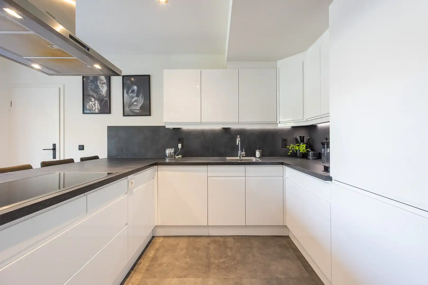 VILLA OP 2.118 M² foto 16