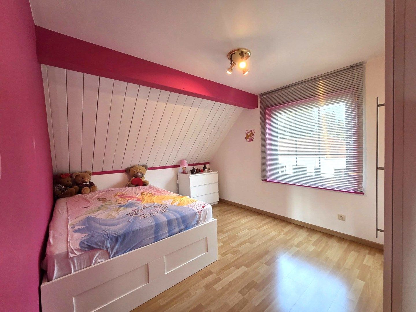 Instapklare villa met 5 slaapkamers, mooi terras en tuin in rustige buurt te Zemst foto 14