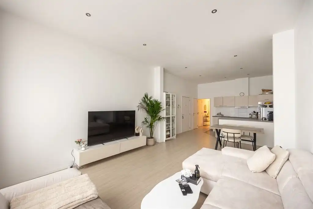 Instapklaar gelijkvloers appartement met stadskoer foto {{pictureIndex}}