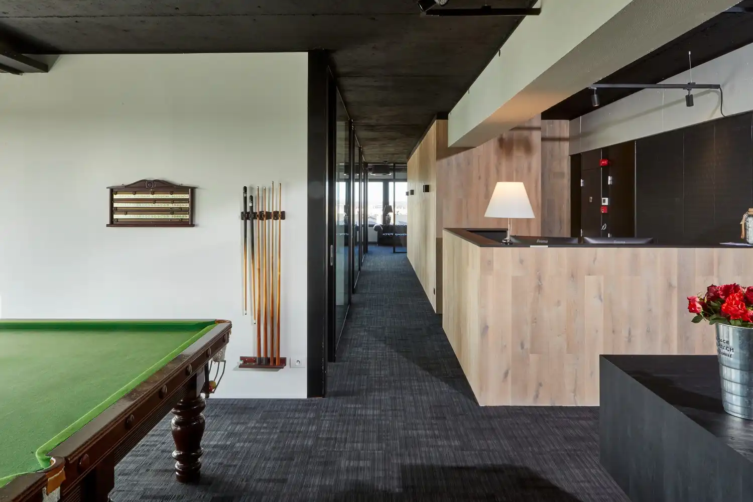 Kantoorruimte met uitstraling in hartje Hasselt – 412 m² op toplocatie foto {{pictureIndex}}