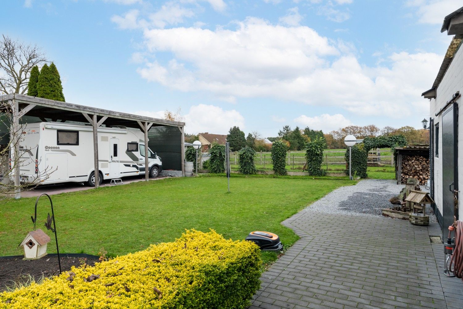 Vrijstaande woning met prachtig uitzicht op weilanden, rustige ligging nabij de Nederlandse grens! foto 48