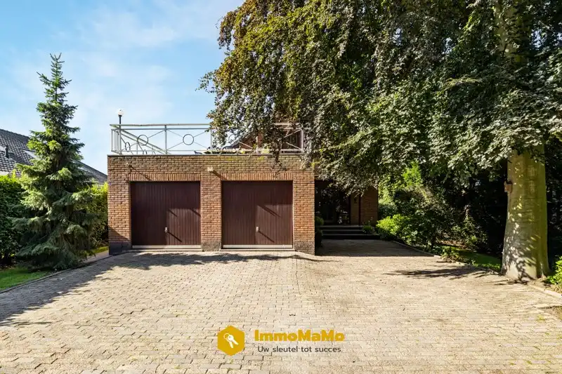 HUIS MET 5 SLAAPKAMERS EN DUBBELE GARAGE TE KOOP IN WACHTEBEKE foto 2