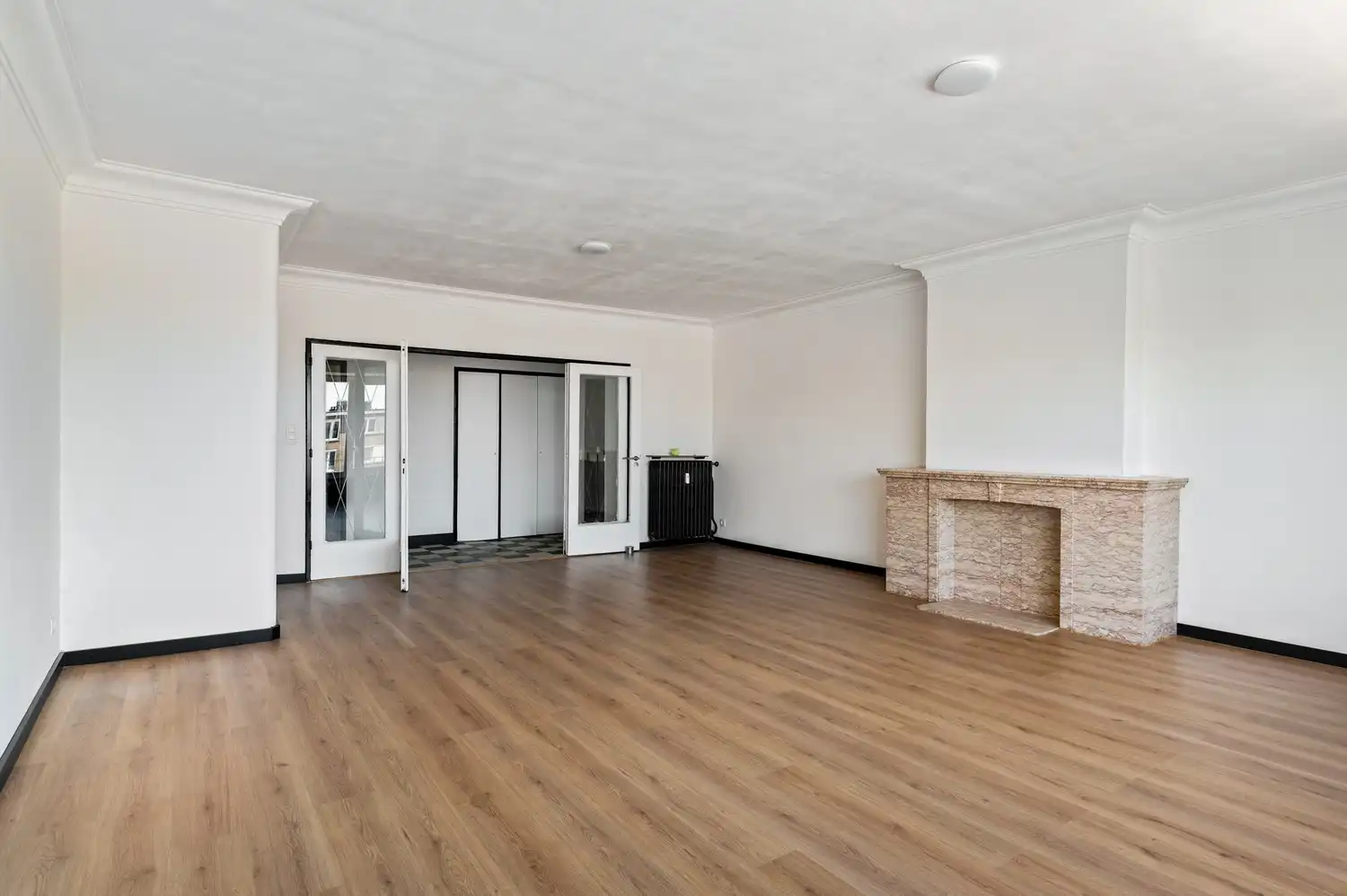 Licht op te frissen appartement met ruime living van 40 m² en nieuwe keuken foto 5