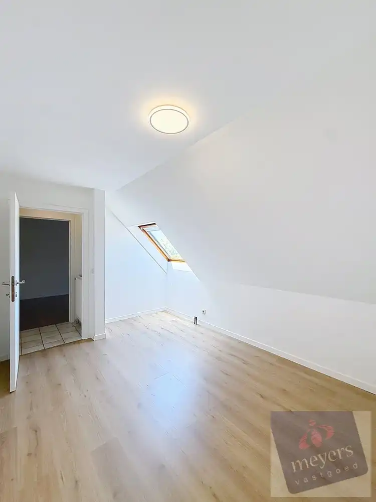 Appartement met 2 slaapkamers, terras en garage te huur in Hasselt foto 11