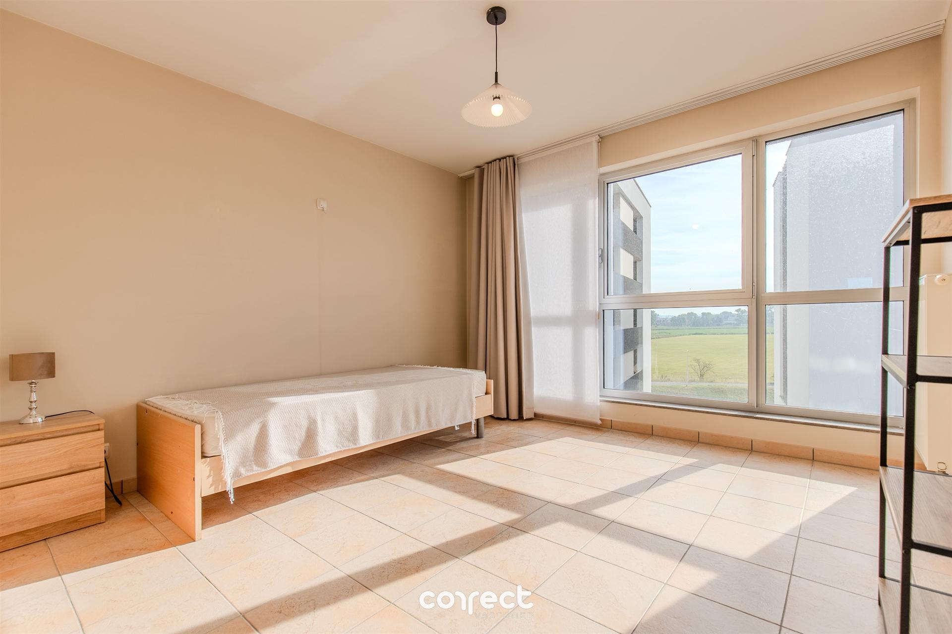 Lichtrijk en instapklaar 3 slaapkamer appartement met zicht op de IJzer. foto 5