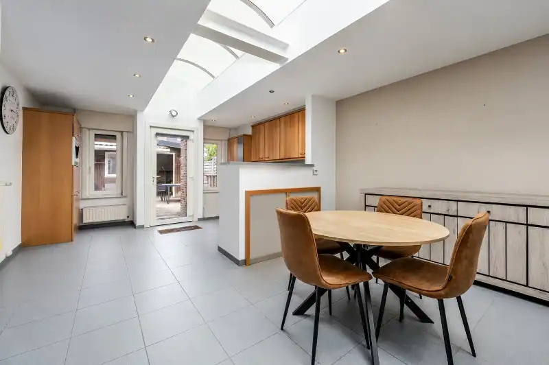 Roeselare : Instapklare, gerenoveerde rijwoning in hartje Roeselare! foto 4