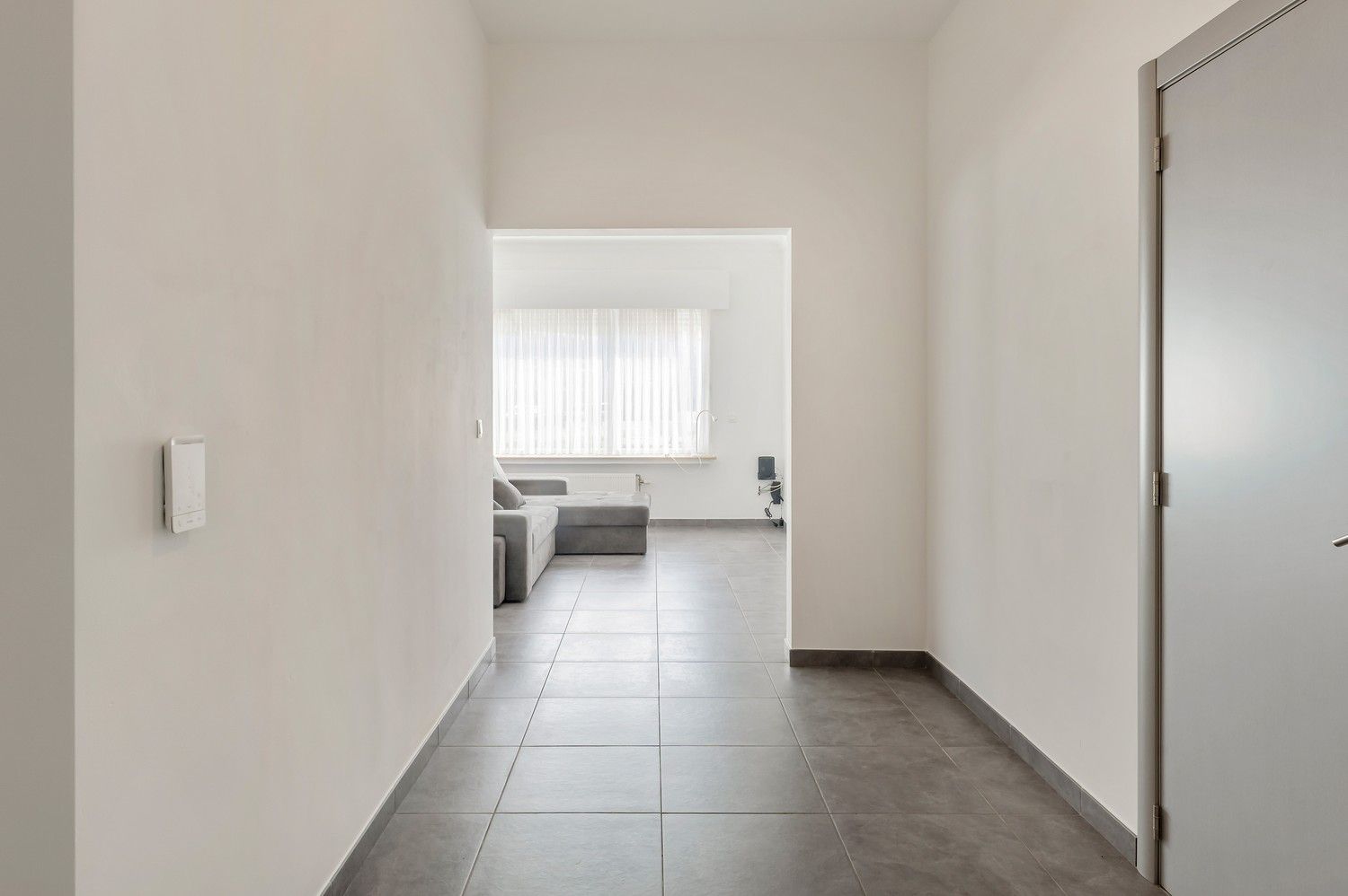 Gerenoveerd gelijkvloersappartement met twee slaapkamers. foto 2