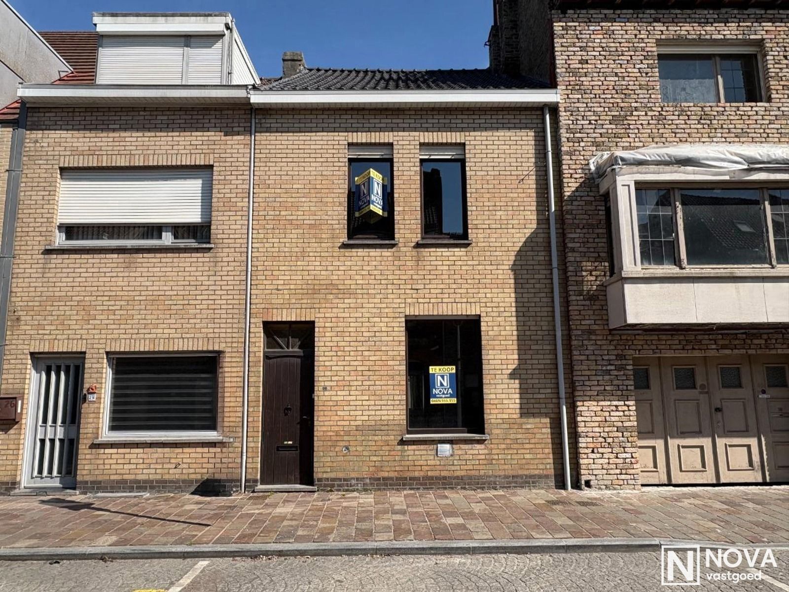 Centraal gelegen rijwoning te Nieuwpoort met 2 slaapkamers.  foto {{pictureIndex}}