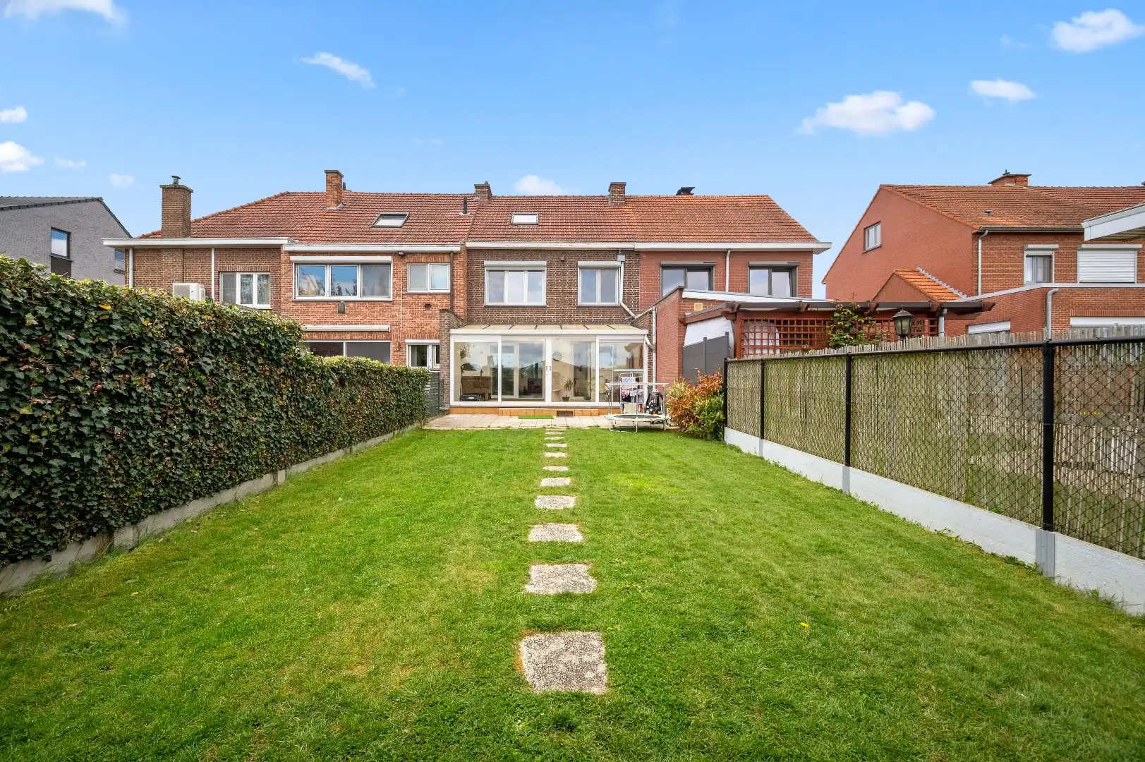 Instapklare rijwoning in een rustige straat te Tienen foto 27