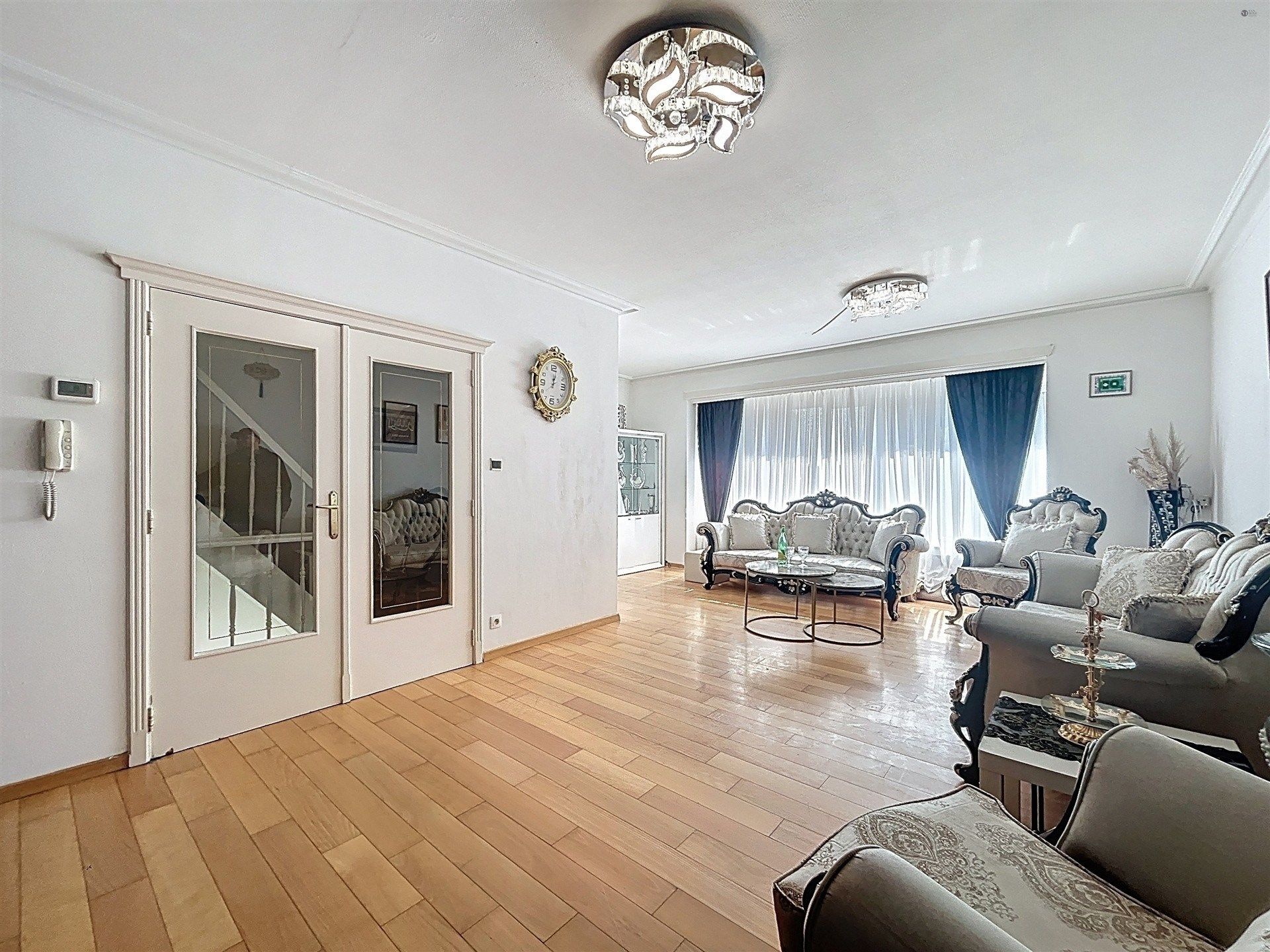 gezinswoning met 6 slaapkamers, 2 badkamers op toplocatie foto 3