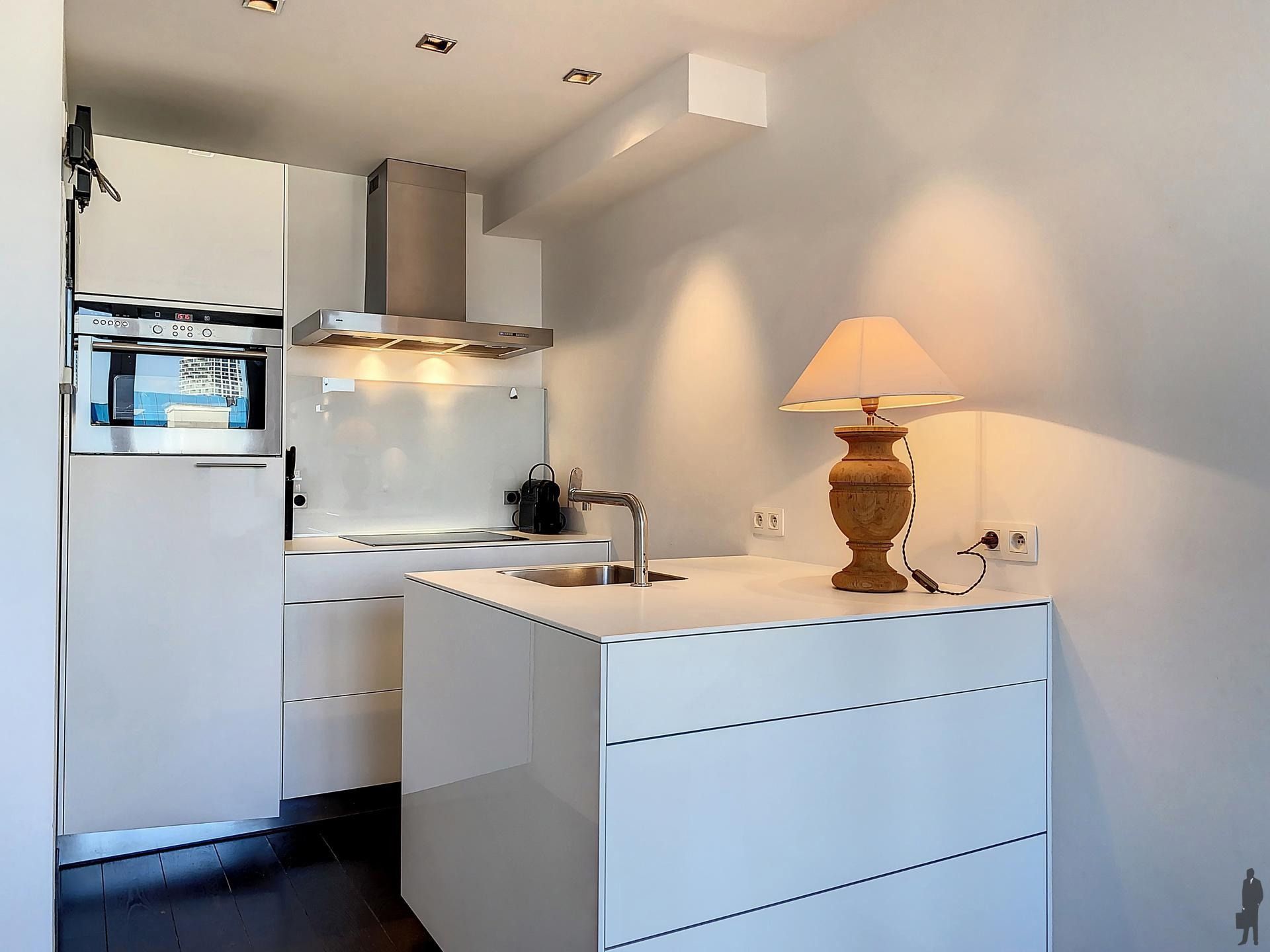 Mooie gemeubelde studio te huur in hartje Antwerpen! foto 3