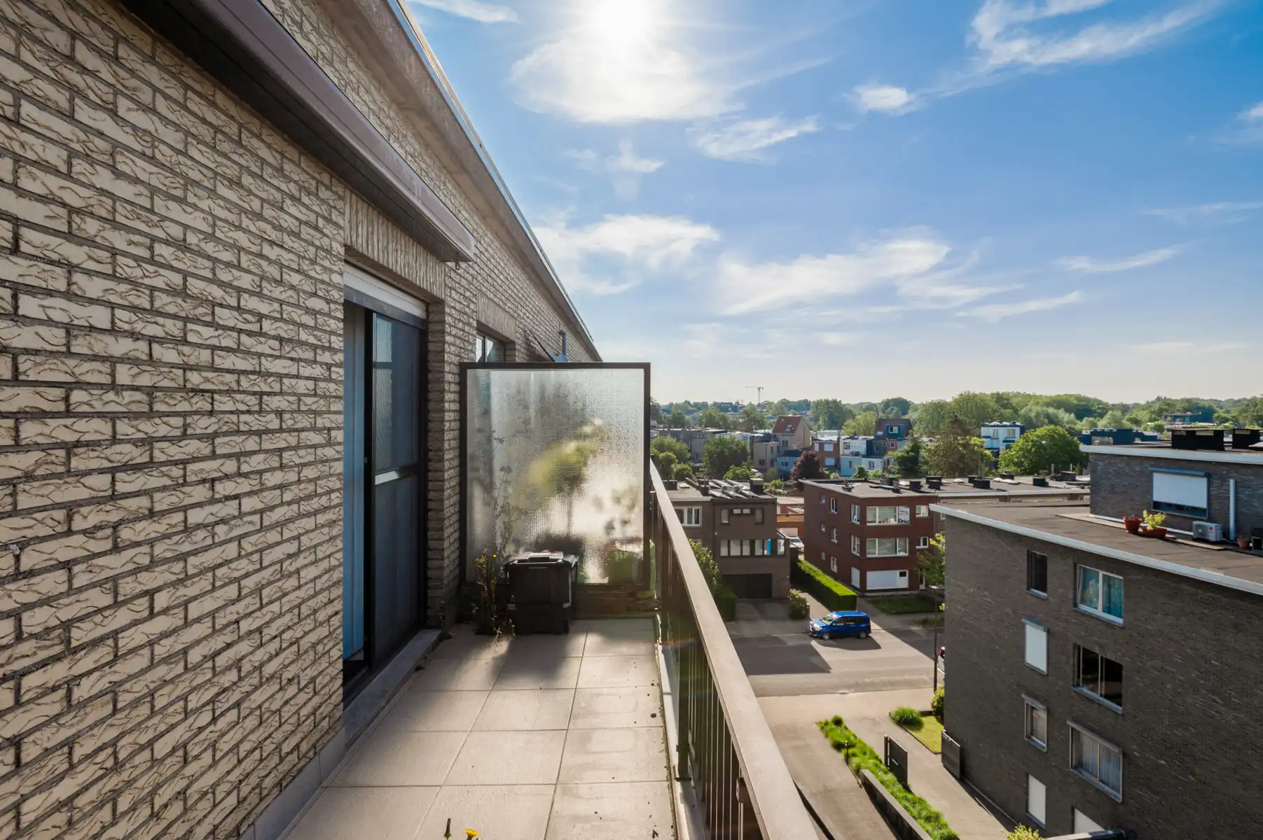 Rustig wonen met terras, 3 slaapkamers en private parking foto 11