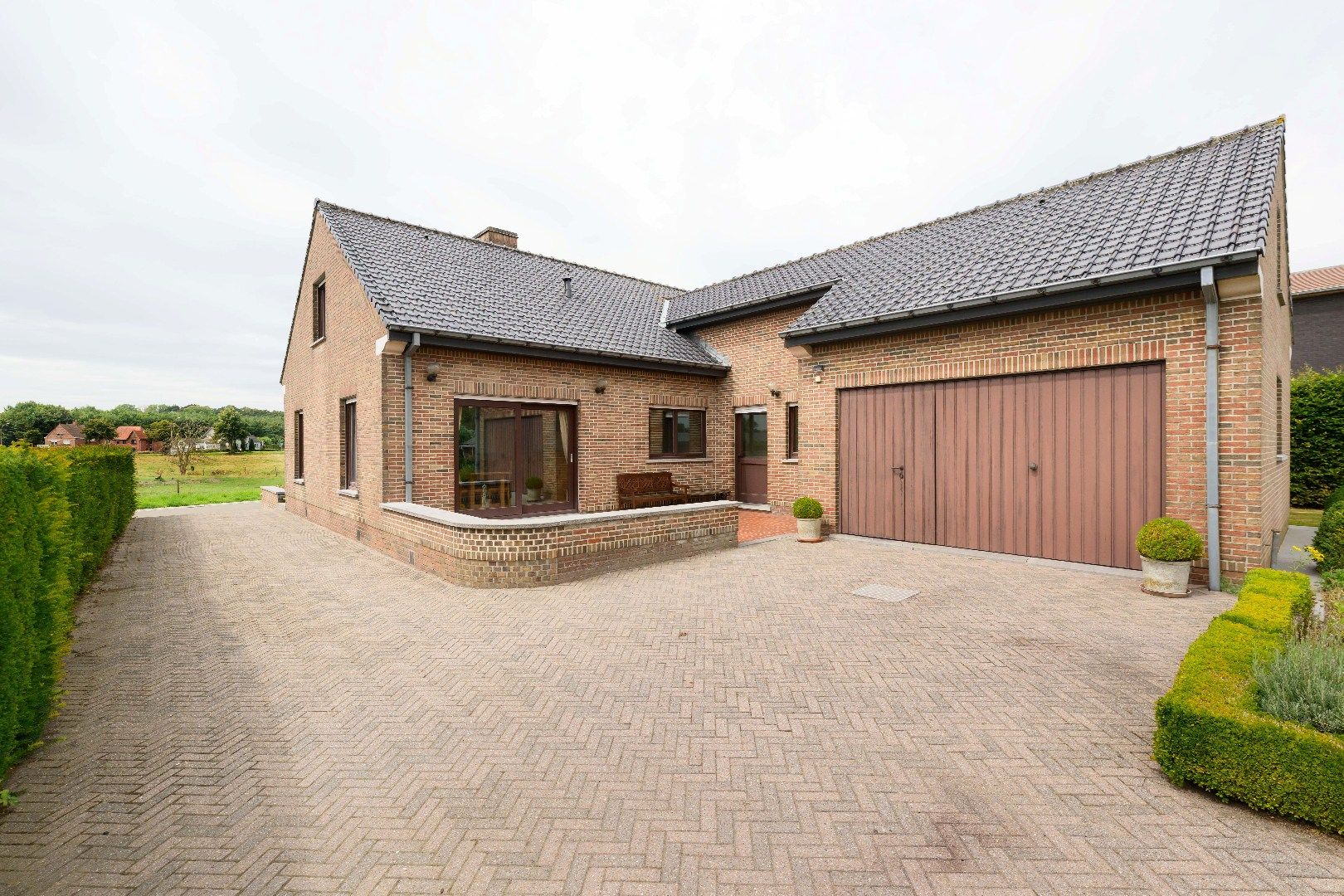 PERFECT GELEGEN ALLEENSTAANDE VILLA MET TUIN EN GARAGE OP 1.032 m² foto 3