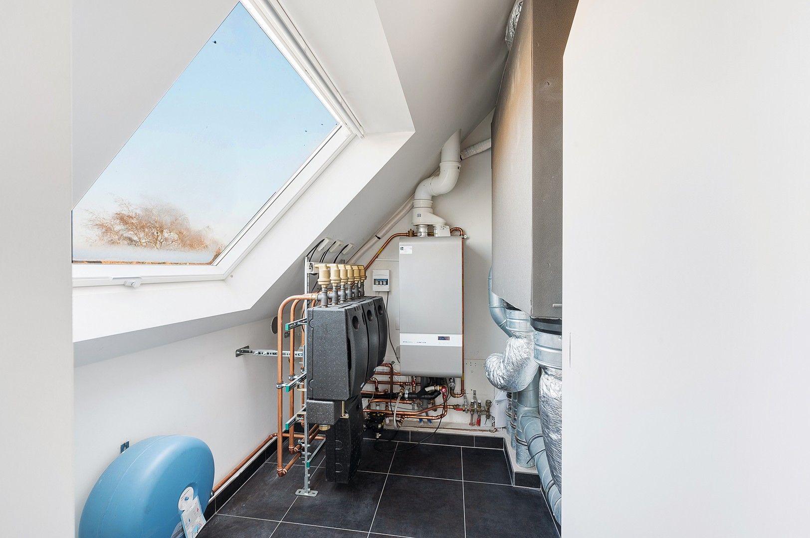 Hedendaagse, recente koppelwoonst centraal gelegen te oud-Knokke. foto 27