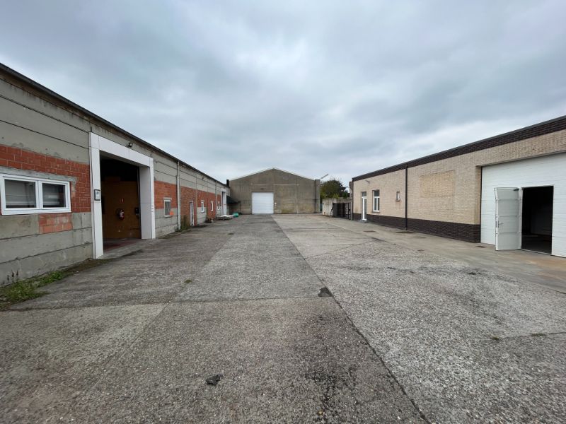Goed gelegen magazijn met buitenopslag, overdekte opslagruimte en kantoor foto 13