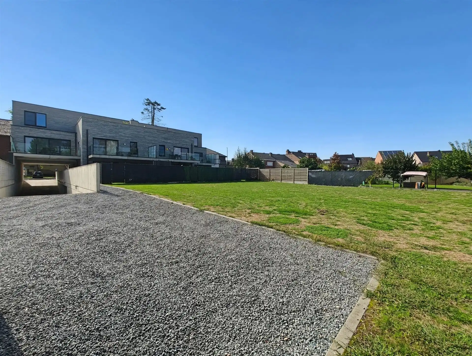 Gelijkvloers appartement met 2 slaapkamers een ruim terras, tuin en extra gemeenschappelijke tuin  foto 22
