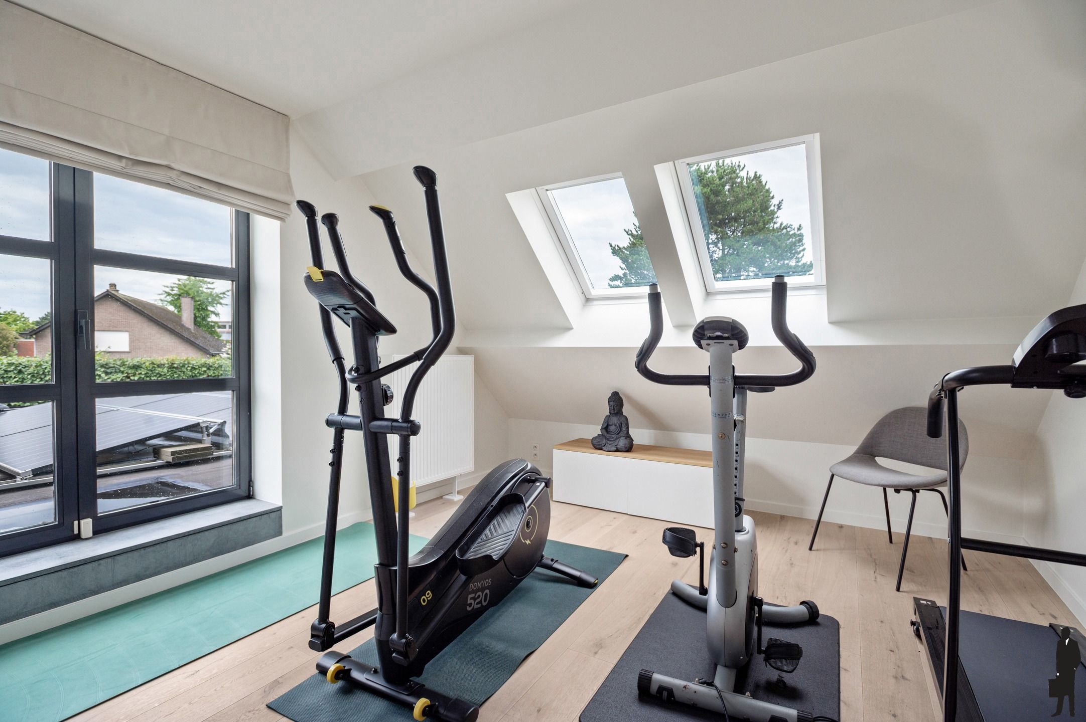 Gerenoveerde woning met 5 ruime slpks, 3 badks en ZW tuin foto 38