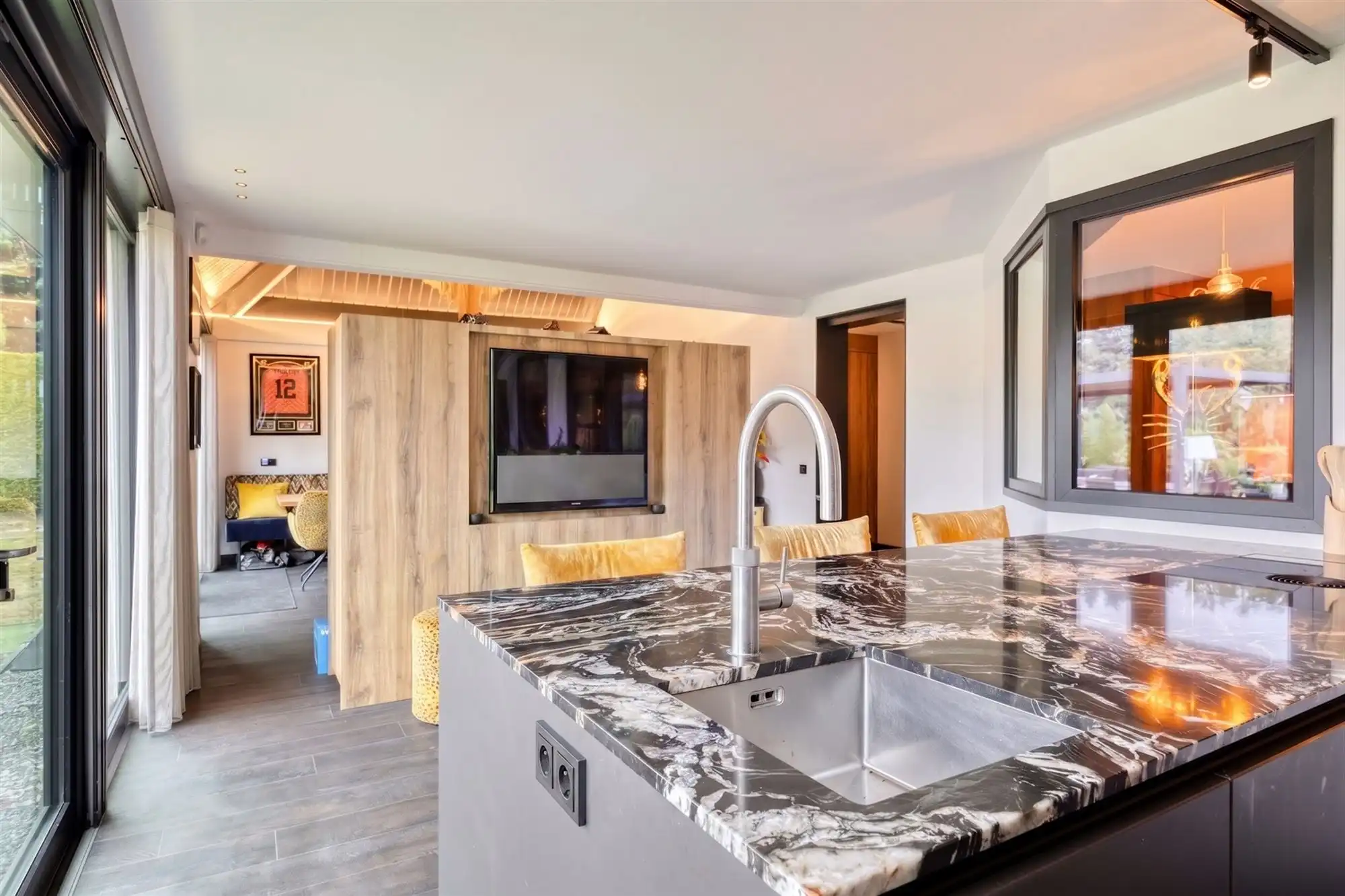 Knappe duo-villa op 8.843 m² in villawijk aan NL-grens. foto 26