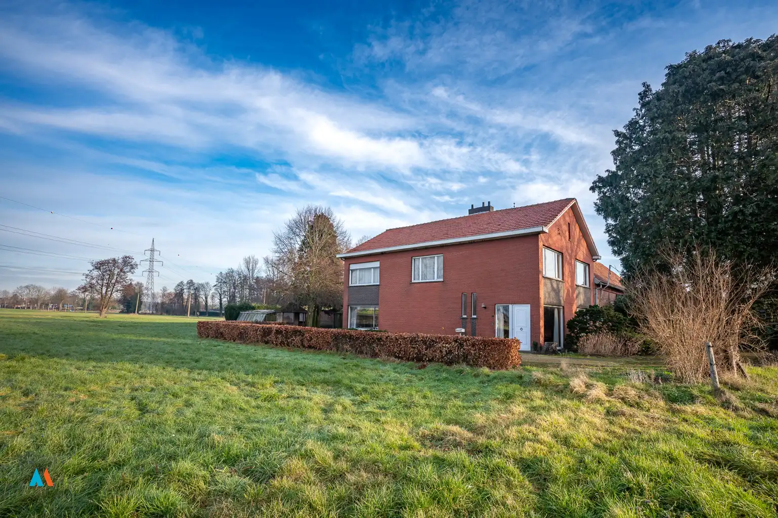 Boerderij met stallen op 1 ha foto 2