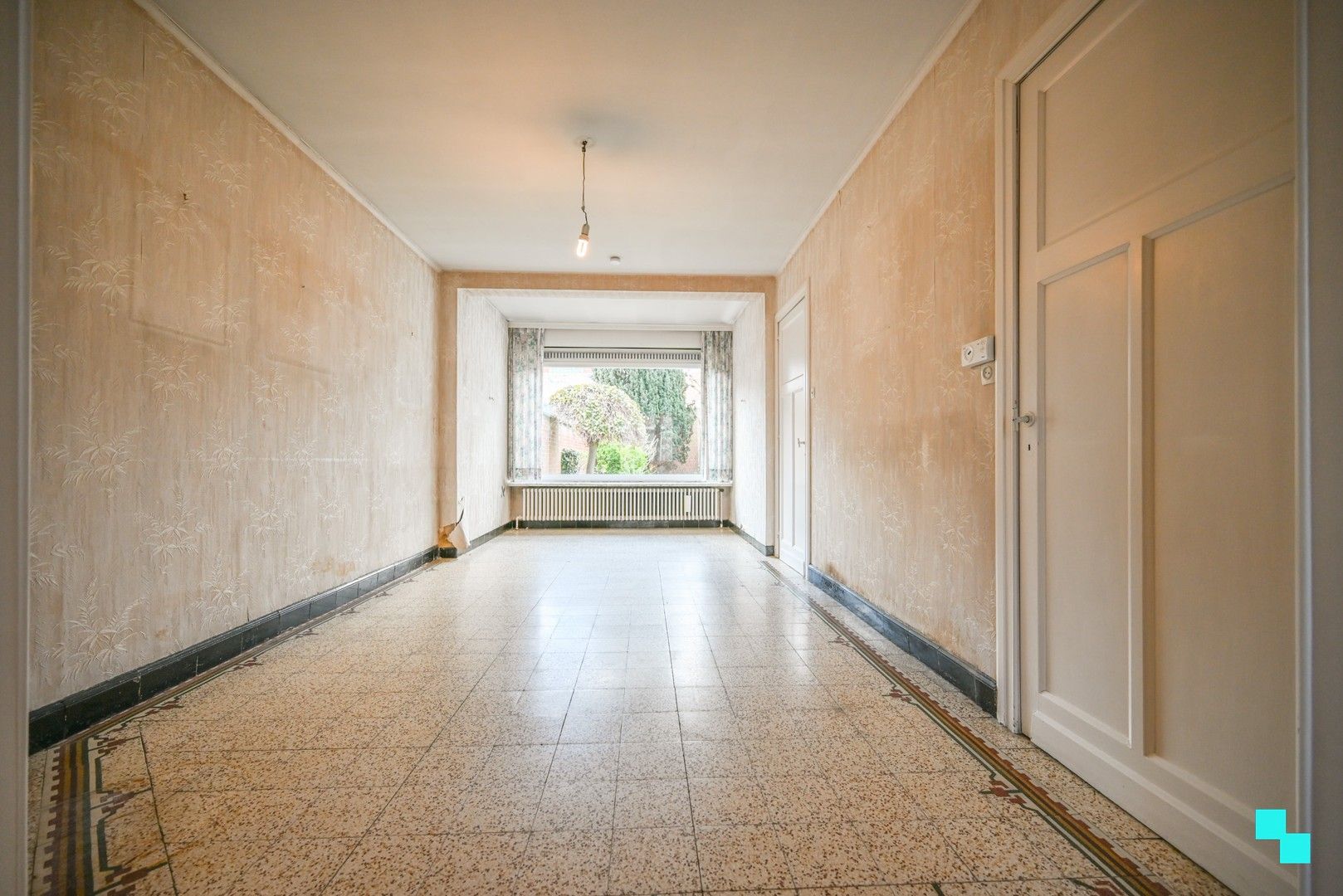 Te renoveren woning met drie slaapkamers nabij centrum Izegem foto 8