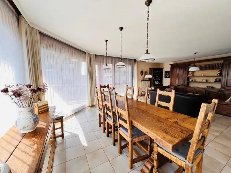 Ruim woonappartement met 3 slaapkamers en carport foto 7