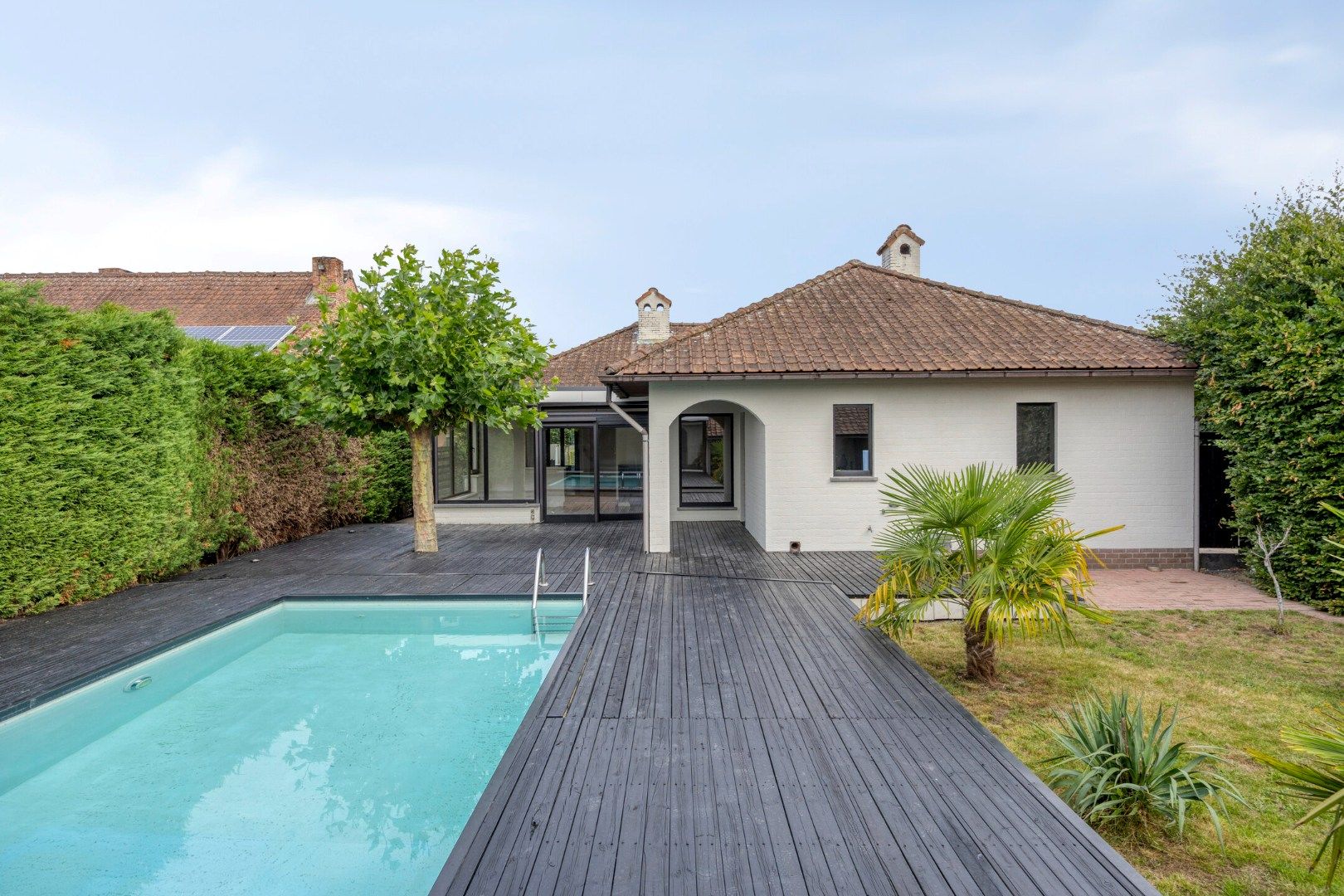 Charmante woning met 3 slpks, zwembad en twee garages in Witgoor (Dessel) ! foto {{pictureIndex}}