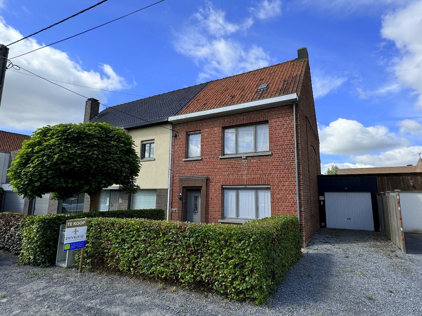 Halfopen bebouwing met 3 slaapkamers, garage en tuin te koop in Gullegem foto 1