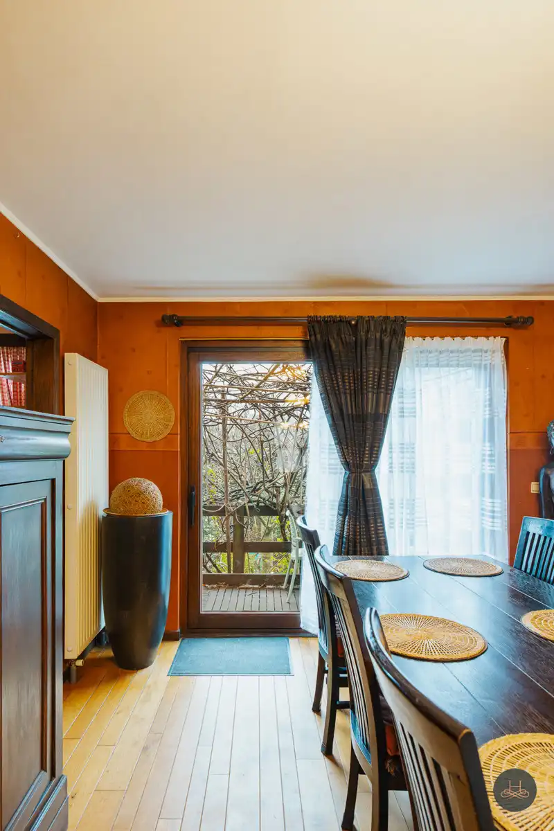 Warme, halfopen energiezuinige woning met dubbele garage foto 11