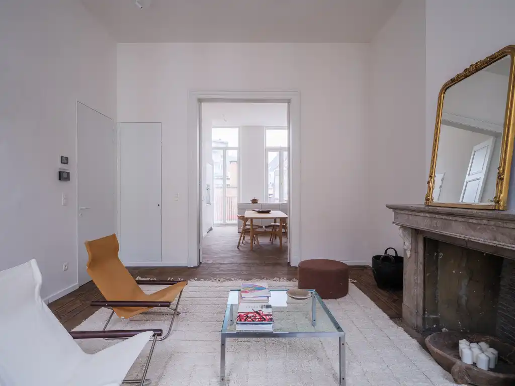 Gerenoveerd tweeslaapkamerappartement met zonnig terras in een voormalige herenwoning, nabij het historisch centrum van Gent. foto 4