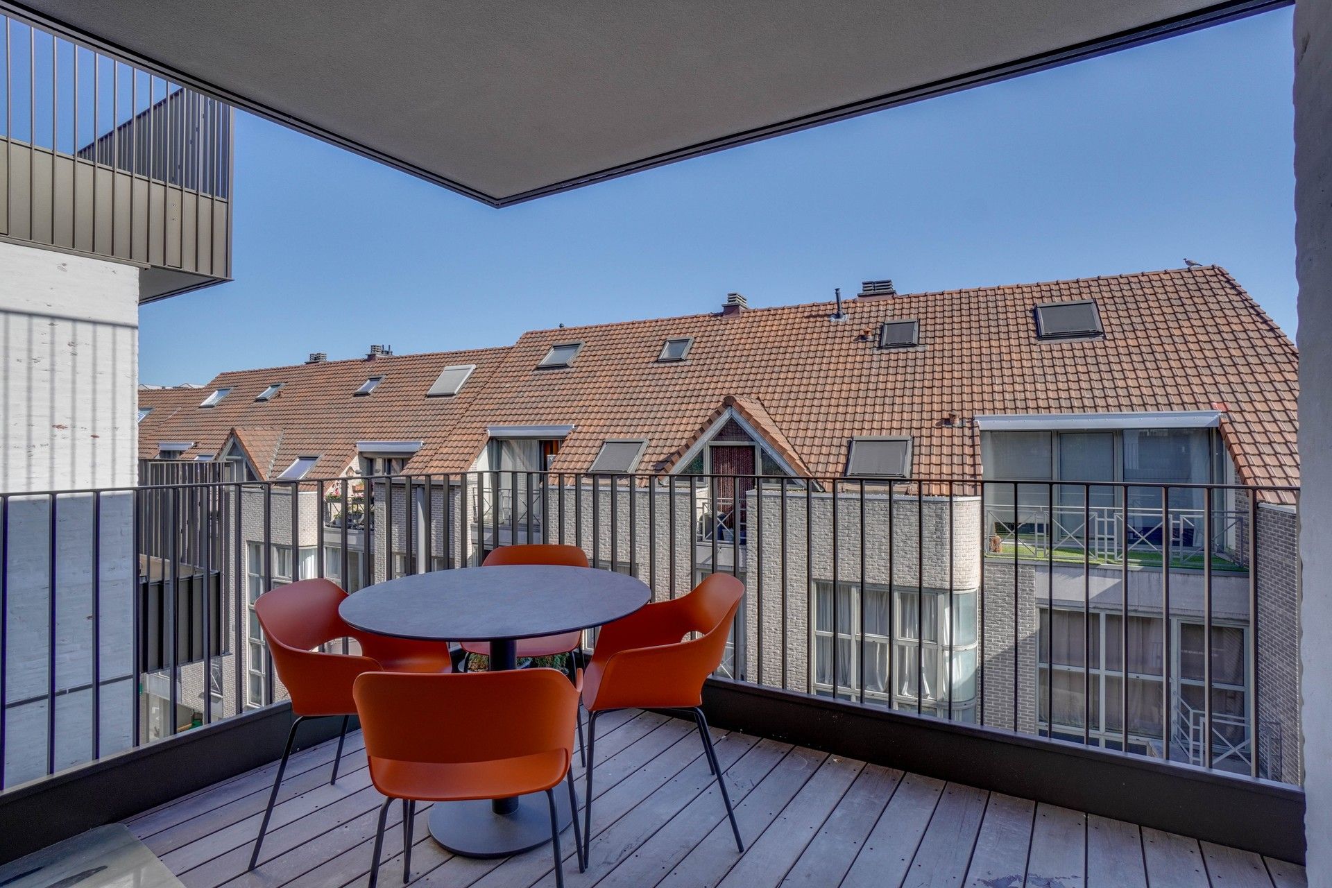 Trendy 2 slaapkamer appartement met prachtig terras en gemeenschappelijke binnentuin in hartje Hasselt. foto 14