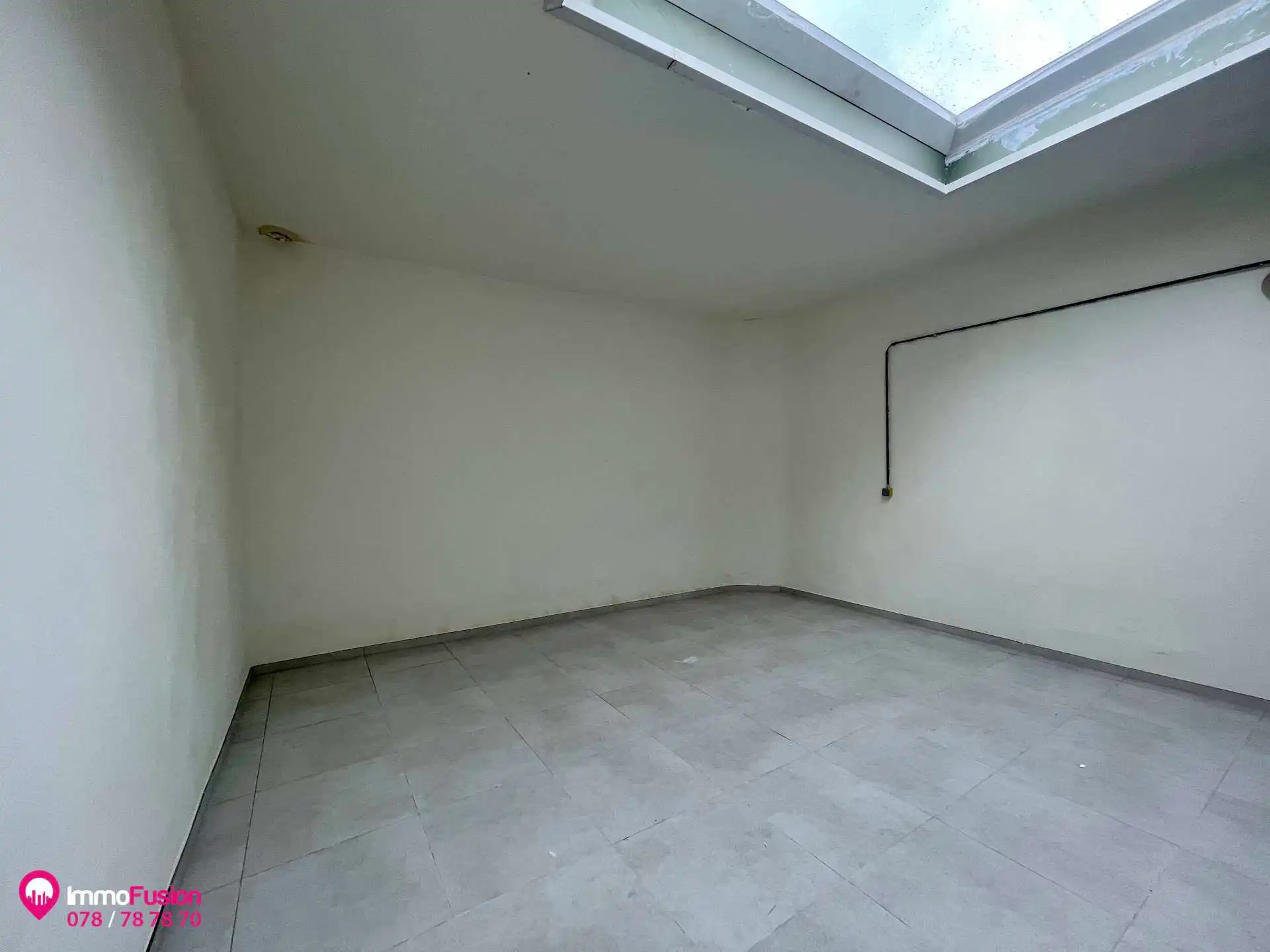 veelzijdig modern handelspand, zeer goed gelegen! foto 10