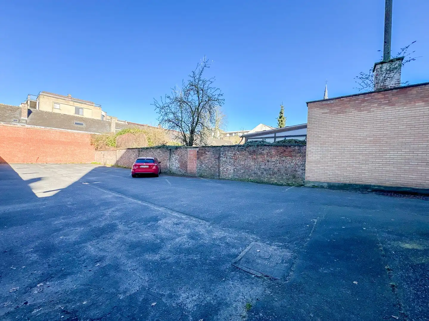 Commercieel gelijkvloers met grote zichtbaarheid en parking in centrum! foto 16