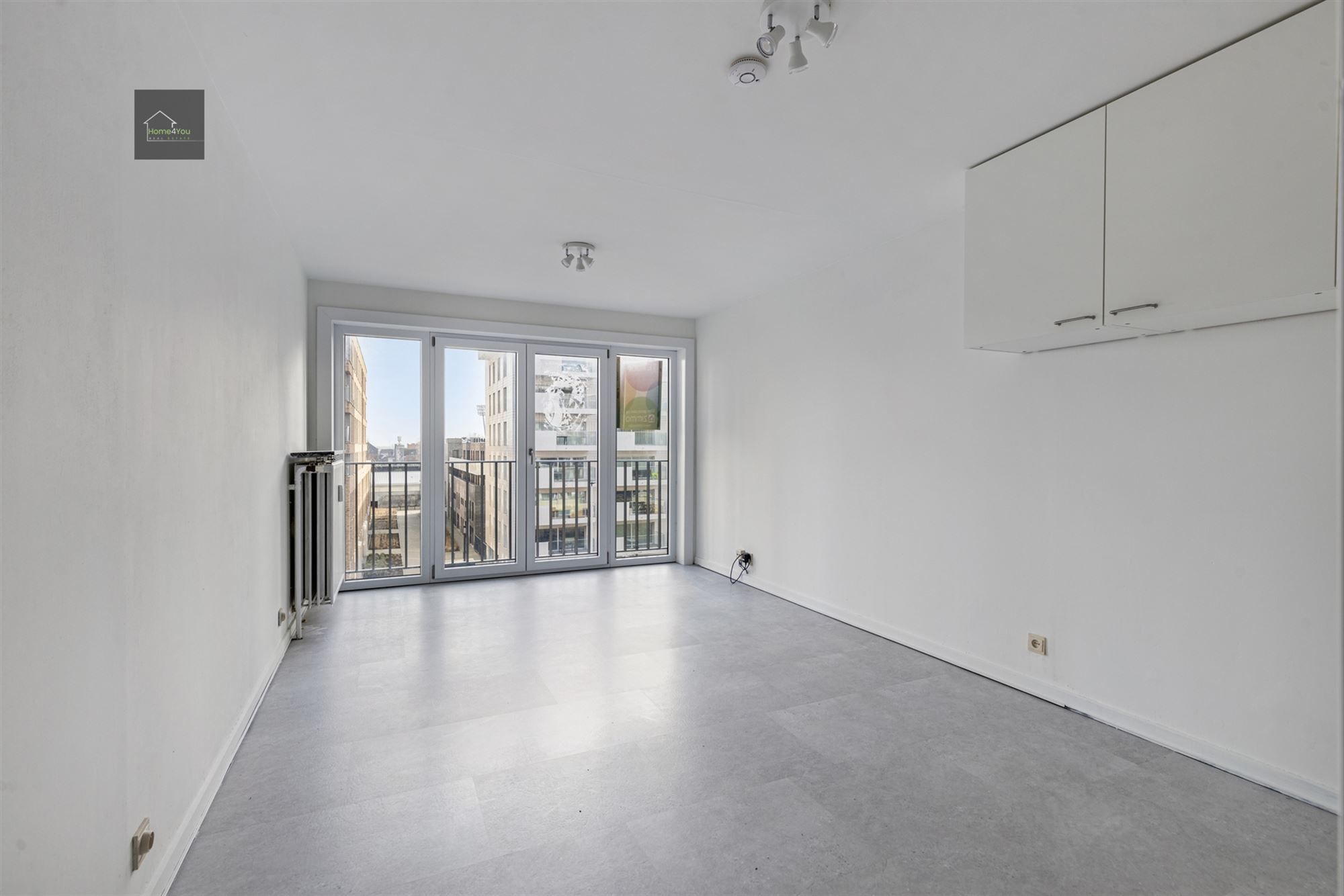 Instapklare, gerenoveerde studio te Oostende!  foto {{pictureIndex}}