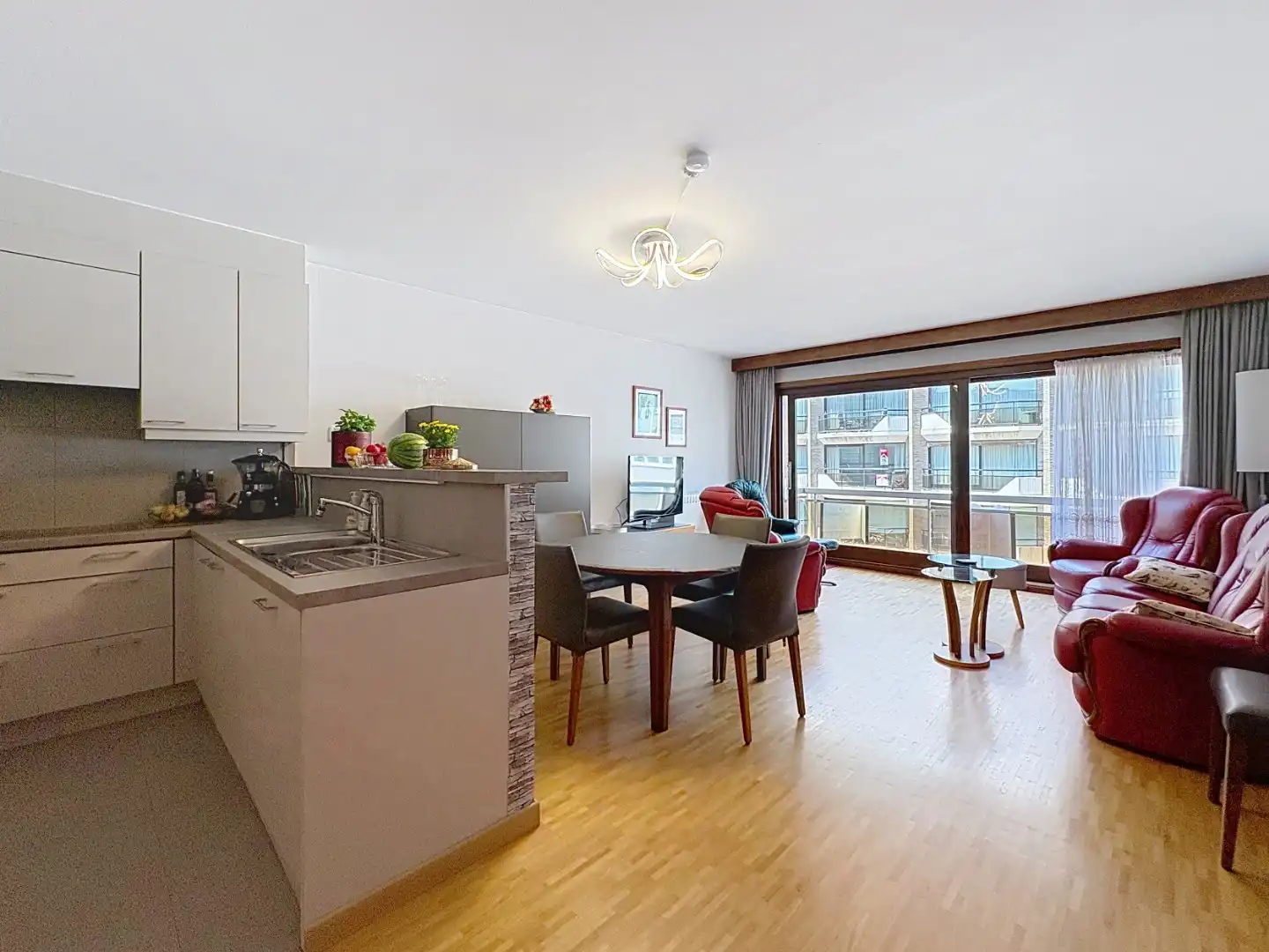 Instapklaar 2-slaapkamerappartement op toplocatie nabij zee foto 9