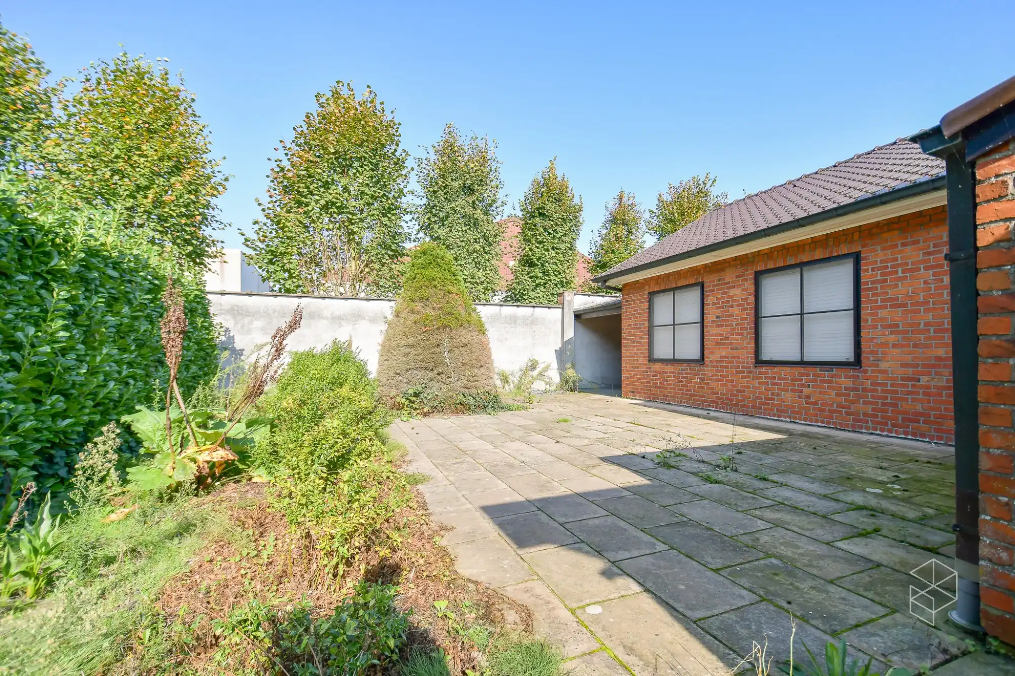 Grote goed onderhouden woning met 3 slpk, tuin en grote garage foto 2