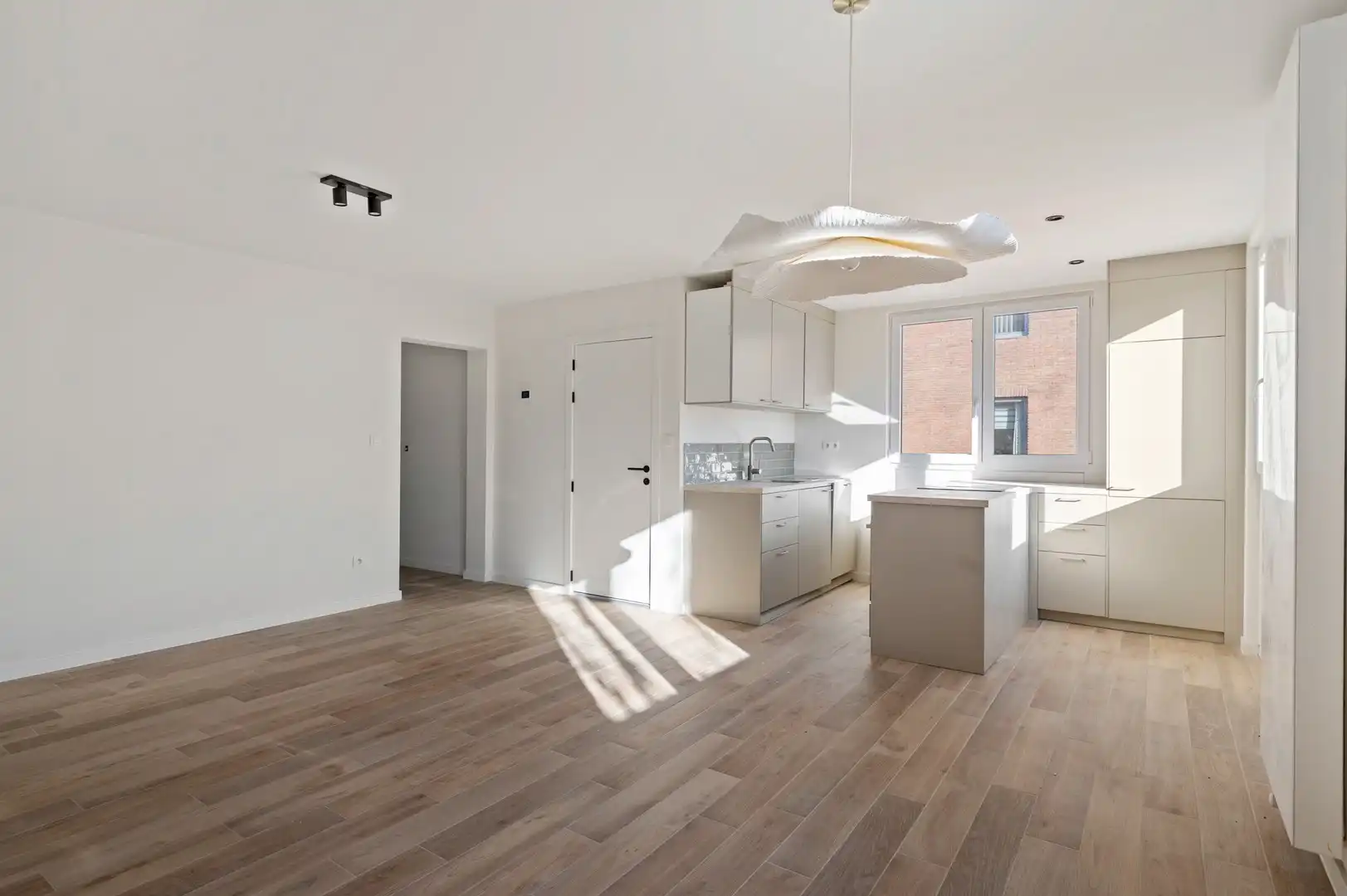 Gerenoveerd hoekappartement met terras in centrum Brasschaat foto 4