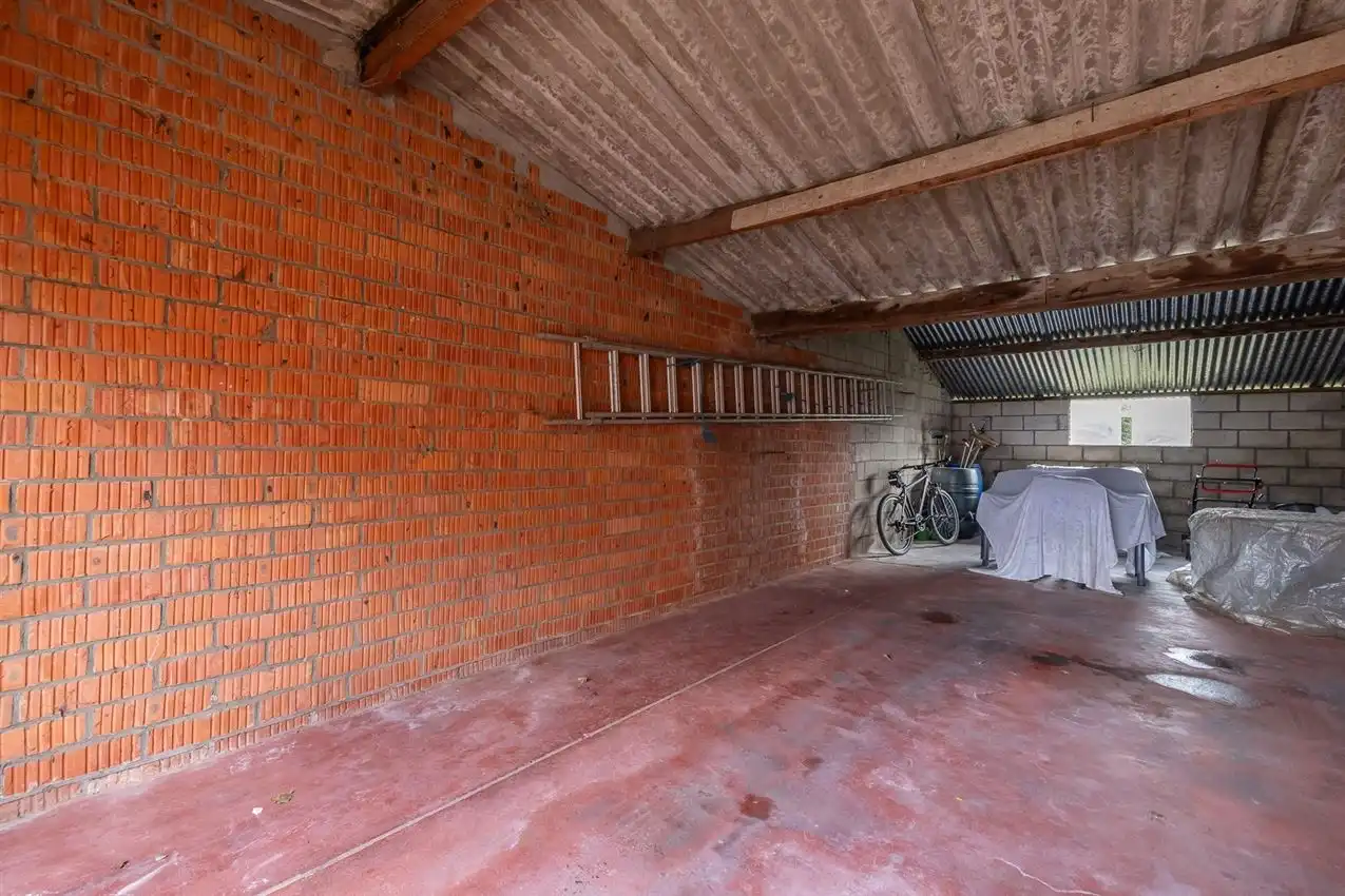 Vlakbij ingang merodebossen, soldie woning met potentieel foto 32