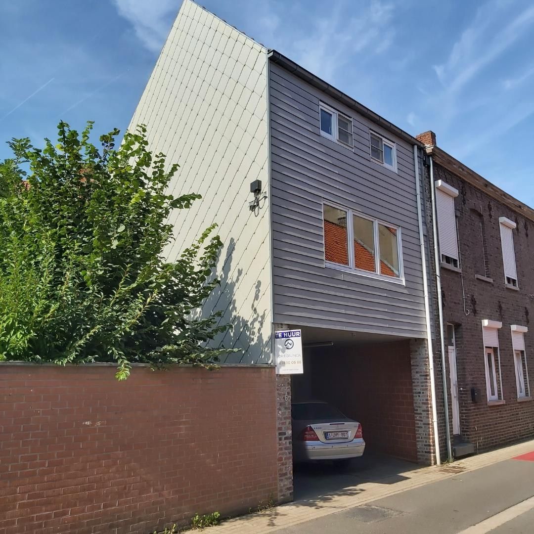 Verzorgde woning met 2 slaapkamers en 2 autostaanplaatsen. foto {{pictureIndex}}