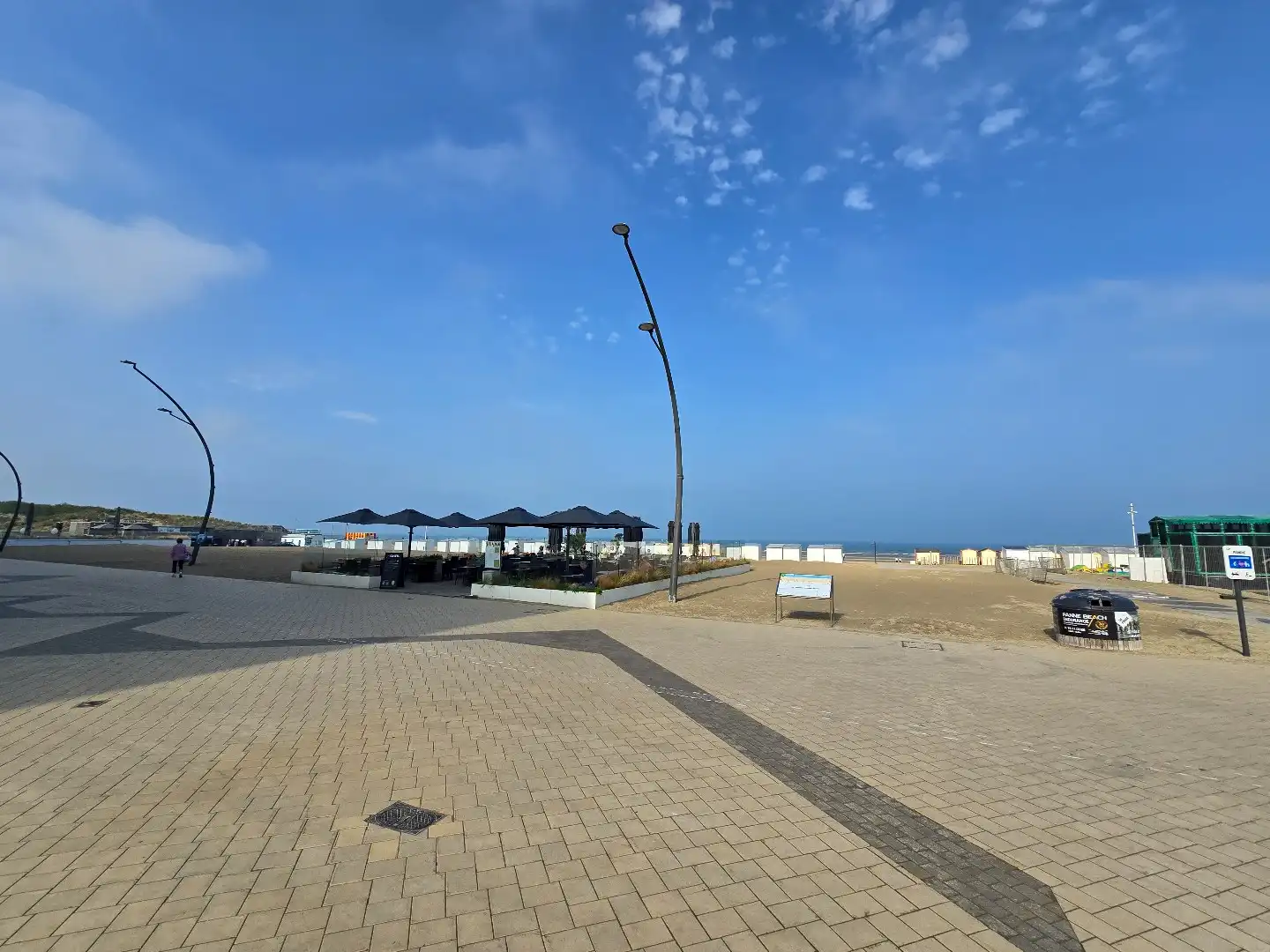 Gerenoveerde studio met slaaphoek aan de Zeedijk te De Panne foto 8