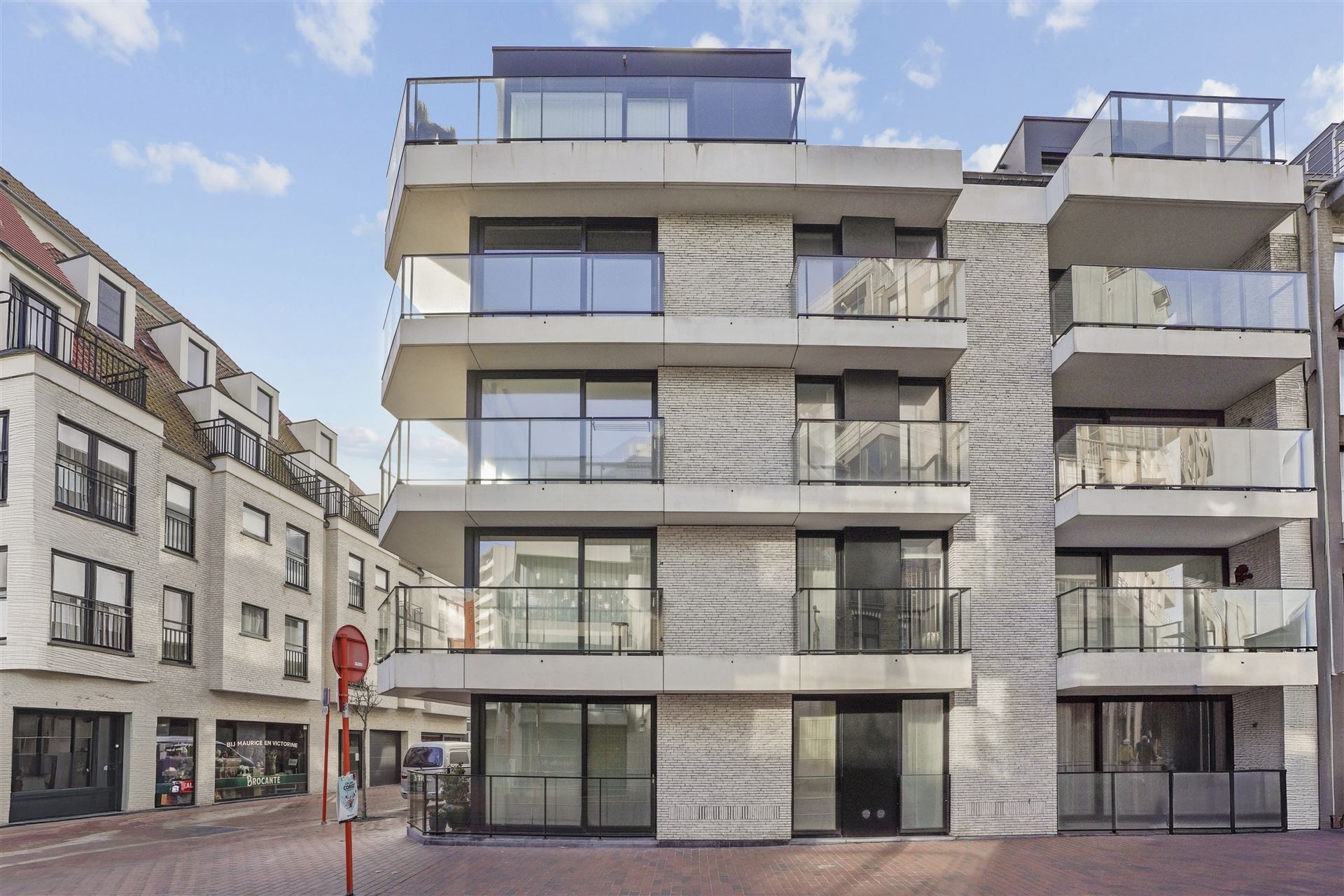 INSTAPKLAAR / RECENT GEBOUW  foto 34