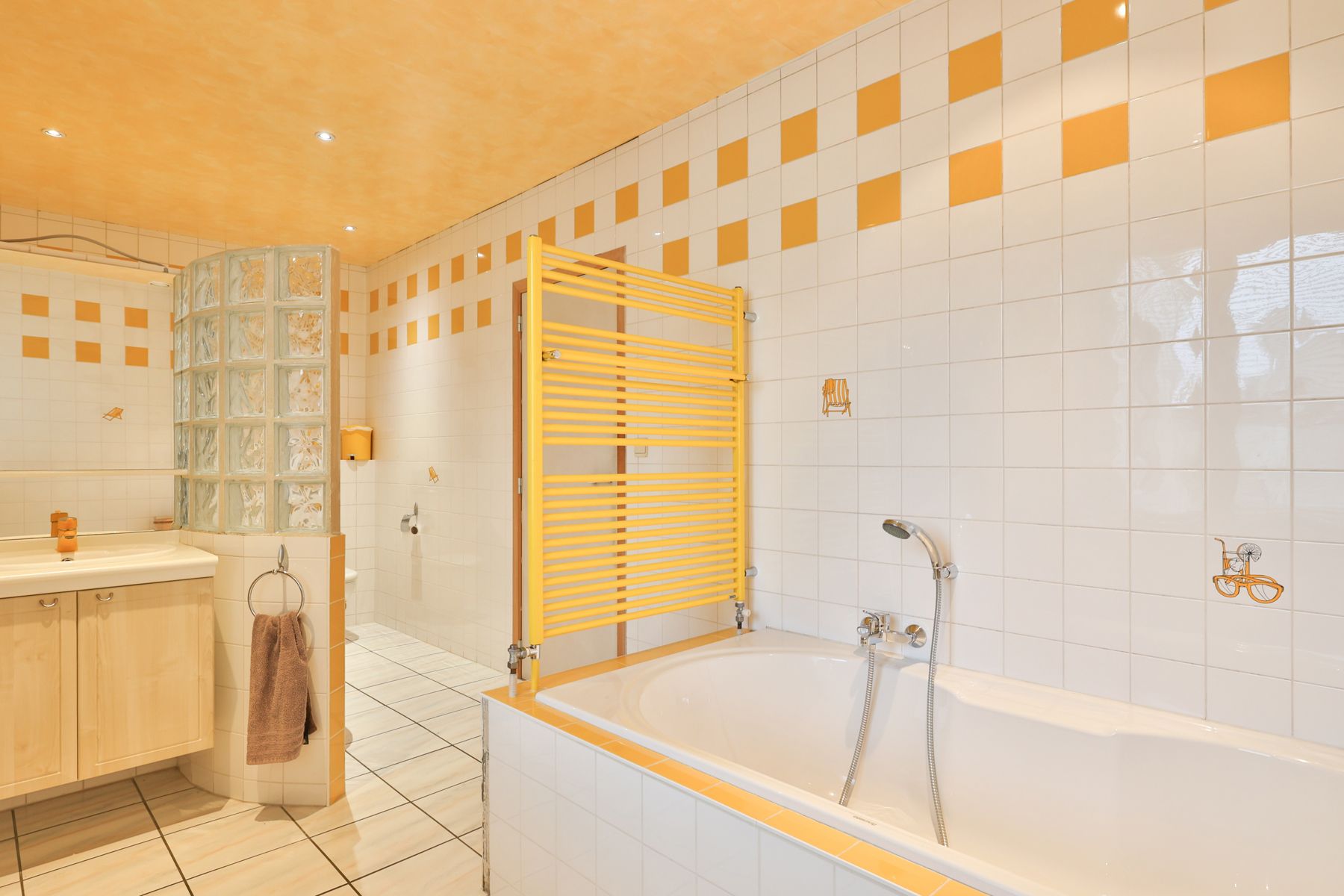 Veelzijdige meergezinswoning met massa’s potentieel foto 21