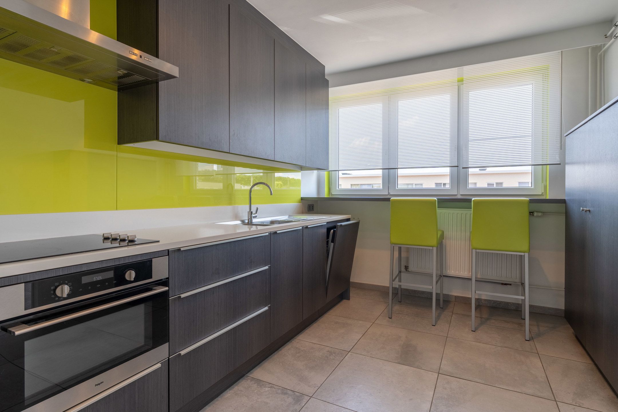 Ruim 2-slaapkamer appartement met garage te Turnhout foto {{pictureIndex}}