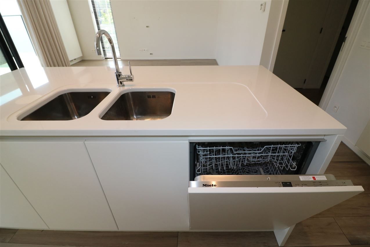 Zonnig appartement met ruim terras, twee slaapkamers in centrum foto 32