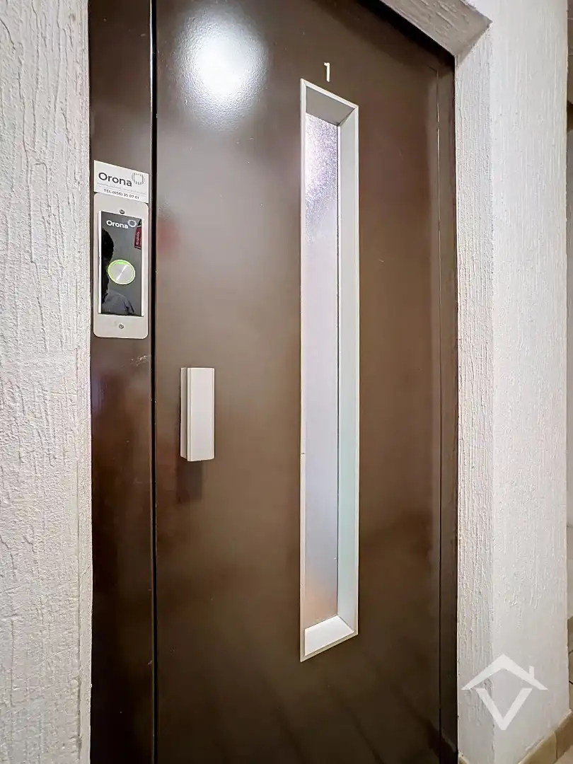 Instapklaar appartement van 98m² met ruime garage op topligging te Harelbeke foto 2